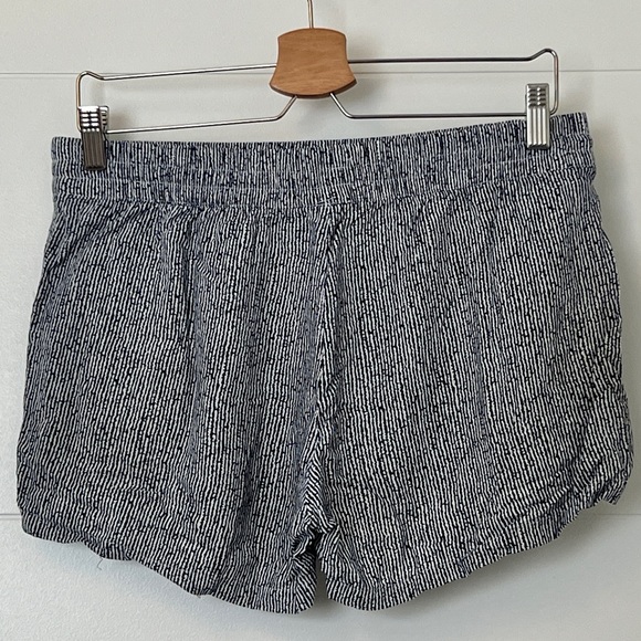 Banana Republic striped shorts - Picture 2 of 4